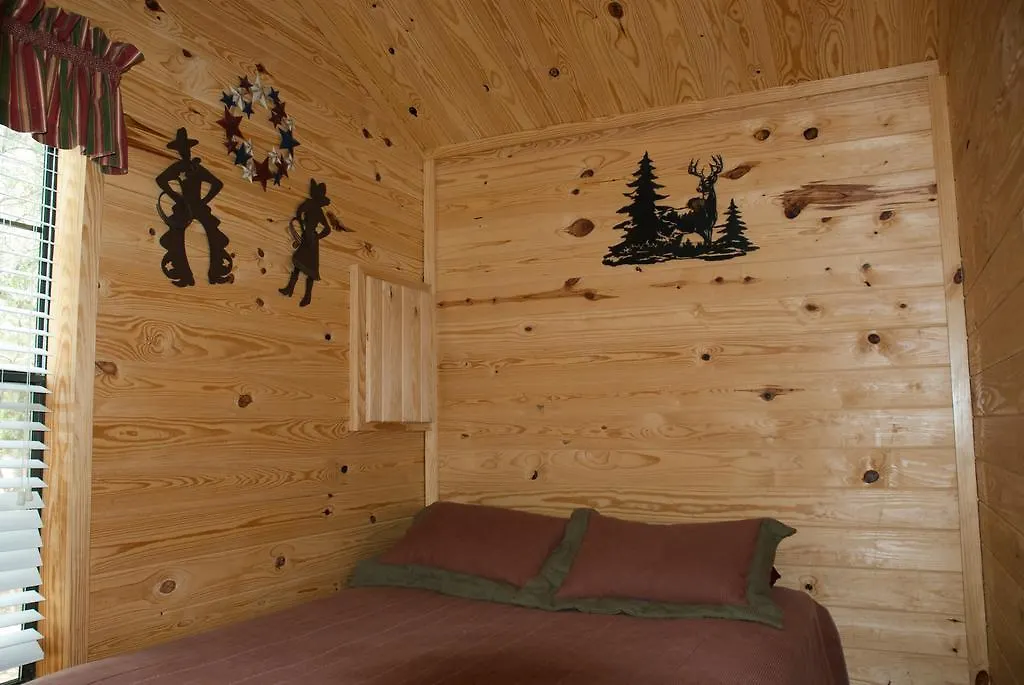 Medina Lake Camping Resort Cabin 3-1